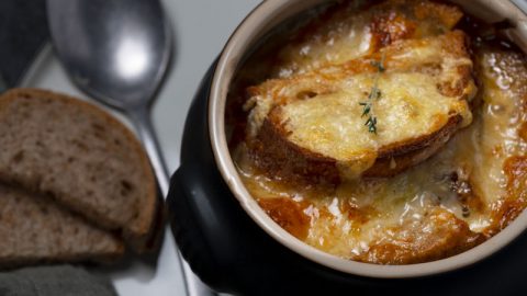 zuppa di cipolle in cocotte - Vaniglia — Storie di cucina